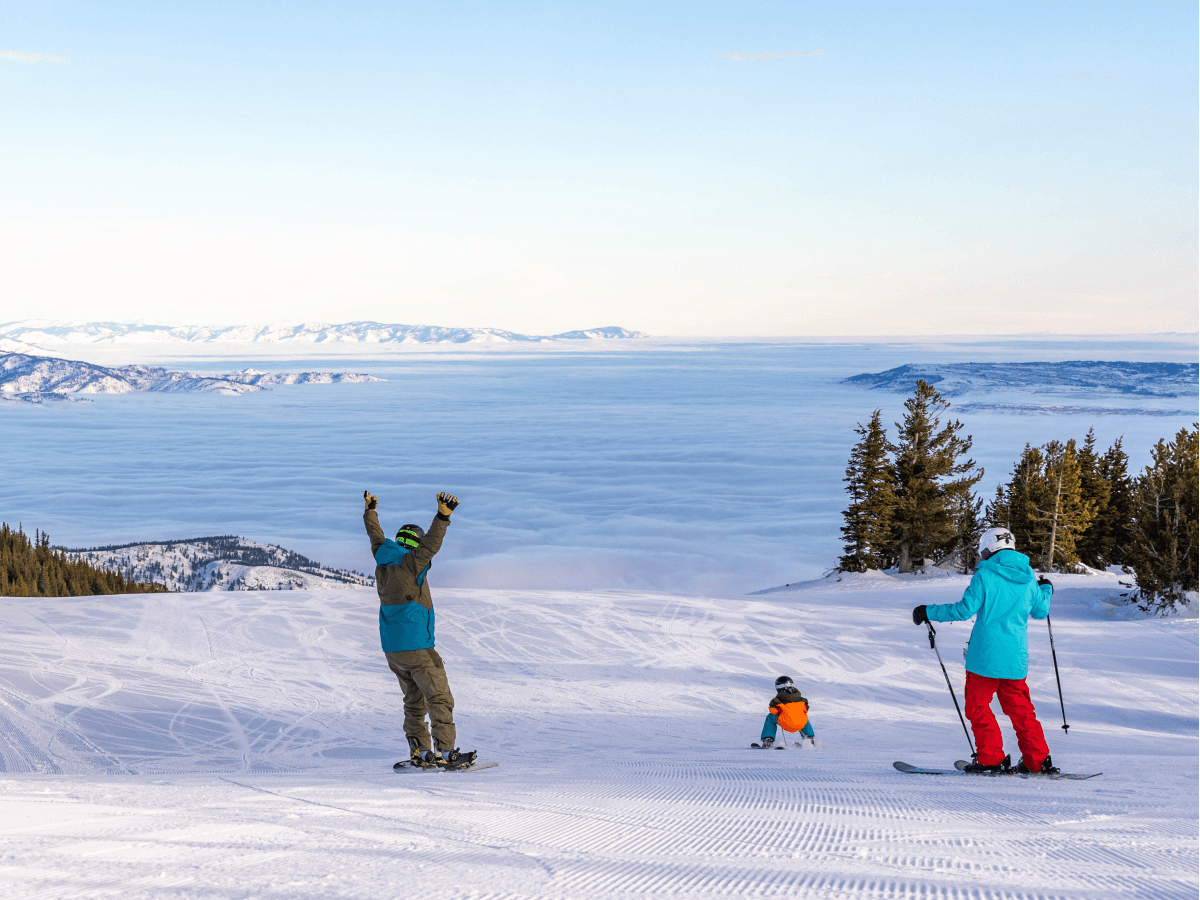 Family skiing at Mission Ridge