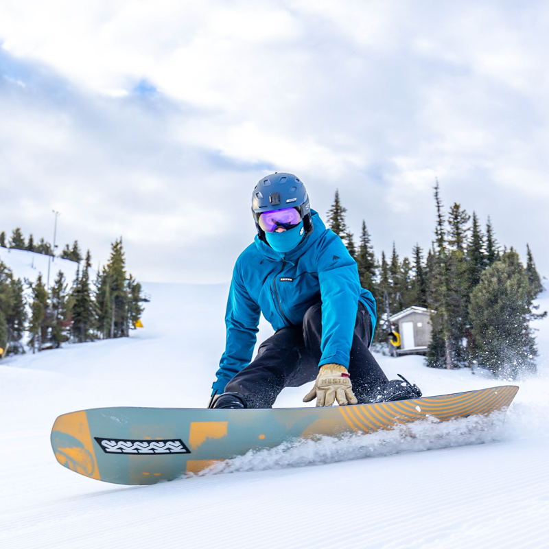 Snowboarder on edge closeup