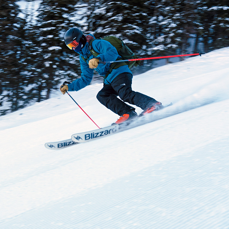 Skier making turn on the Tumwater run at Mission Ridge
