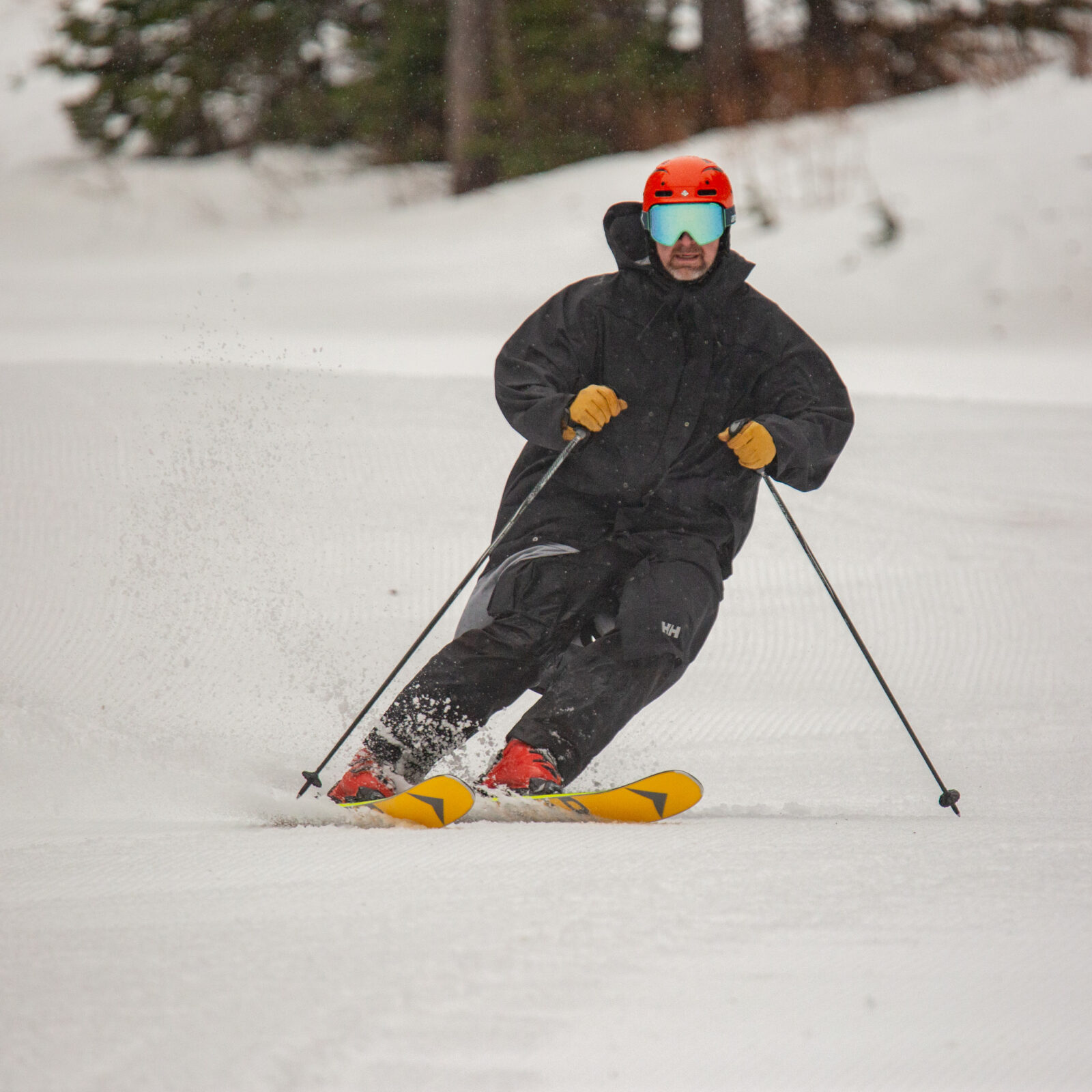 Sitckum skier in red helmet